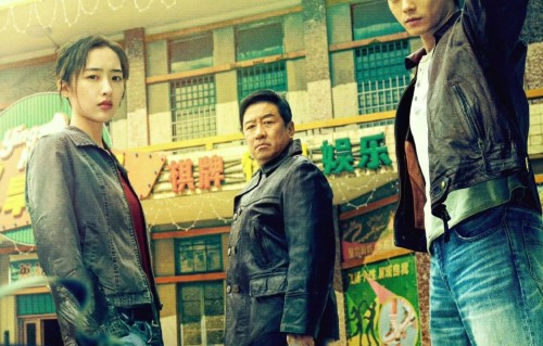 《方圆八百米》开播！父子博弈、狼人兄妹，年度悬疑黑马预定