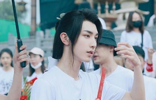 鞠婧祎郭俊辰花​戎​开机鞠骑桂花糕期待神仙组合，期待魏枝炎|花戎|炎越|粉丝|造型|云中歌