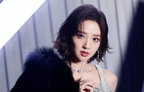 张若昀全网发唐艺昕乘风直拍:内娱最稳的夫妻，从来都不秀恩爱_新闻