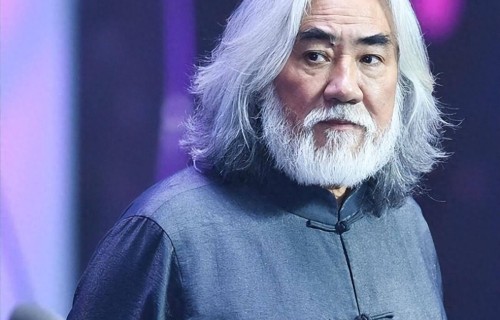 75岁张纪中为爱“改头换面”：剃胡子染黑发，小31岁娇妻：更爱了 