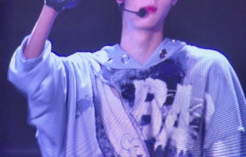 李煜东此次舞台生图火爆网络，对他的个人事业和人气产生了哪些影响？