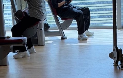 自律胜美颜！36岁任嘉伦青岛健身房被偶遇，少年感获赞