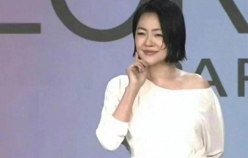 小s出席活动，身材发福仍自信，提起具俊晔满是心疼，每周都聚餐