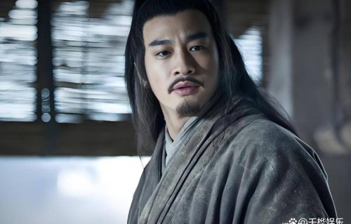 何润东谈张凌赫被评“粉底液将军”，高情商回应尽显前辈格局，给内娱上了一堂专业课