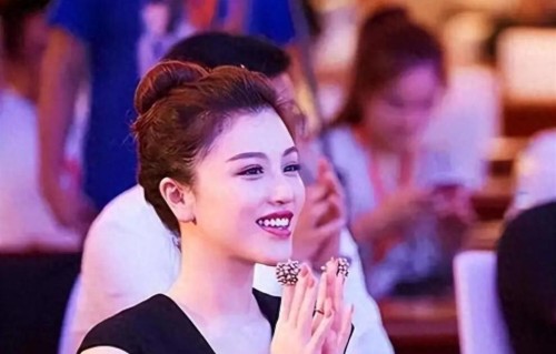 和刘翔离婚后，她离开上海，人气不温不火，如今仍是单身