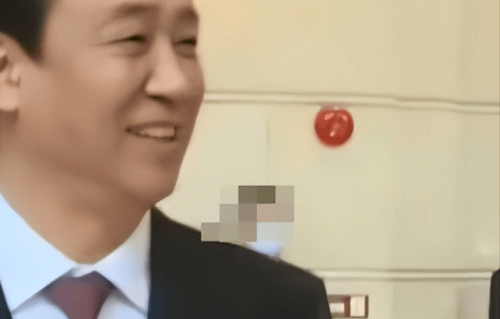 许家印恒大案公开庭审，许家印当庭认罪，与丁玉梅全部资产被冻结