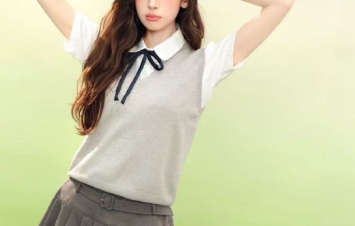 娜扎发布春日校园风写真