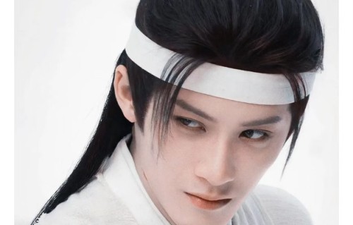 檀健次新剧路透曝光，眼神戏引热议