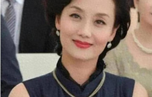 上海阿姨演了三十多年戏，没红过也没糊过，就是一直演着。