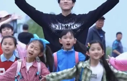 林依轮跳舞带火《爱情鸟》,33年经典再现成网络新潮