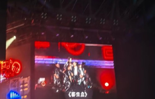 云旗《暮云启》写给粉丝的专属情歌，曼谷舞台反差魅惑