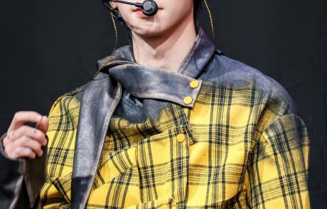 《我爱的女孩》舞台表演后，粉丝对张泽禹和左航的评价是怎样的？|航禹|凤凰传奇|演唱会|舞蹈|反击