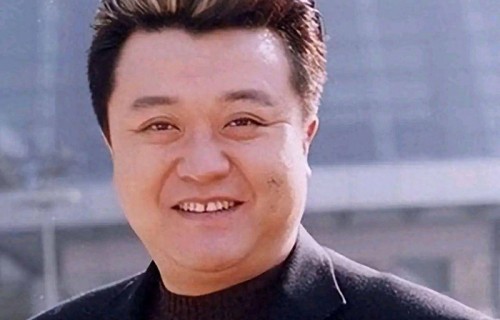 62岁马晓峰现状曝光：住上海独院别墅，头发花白、患癌后说不清话