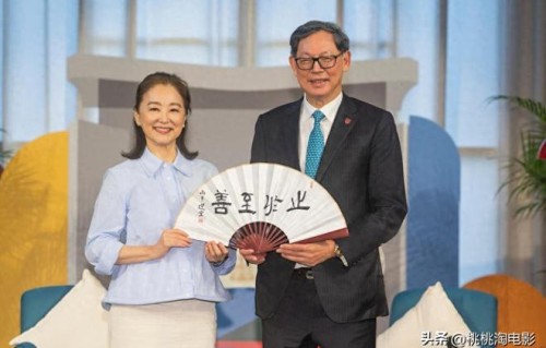 71岁林青霞银发亮相中大讲座，3000人疯抢座位|冻龄|徐克|东方不败_订阅