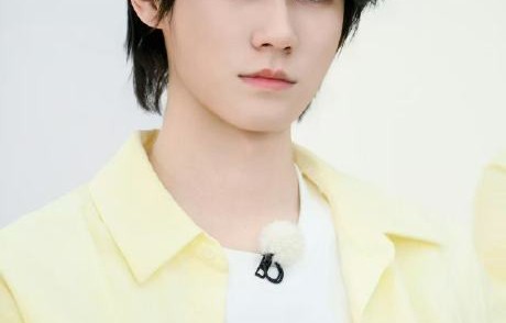 《奔跑吧》官方是如何玩梗并认证张真源“人脉”称号的？