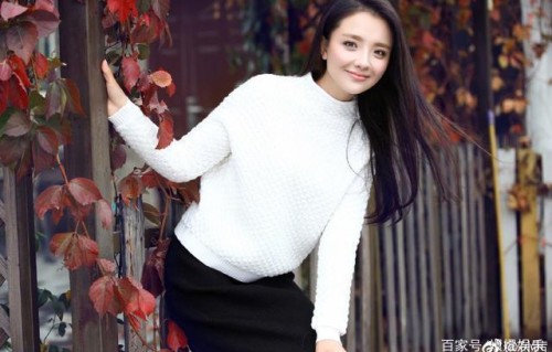 “槿汐”姑姑首晒2岁儿子正面照,小家伙鹅蛋脸太像妈妈了