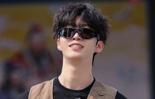 范丞丞第一次上跑男还很拘谨,短短几年从爱豆变成“显眼包”|了不起的夜晚|欧阳娜娜|王珞丹|陈赫|人生路不熟