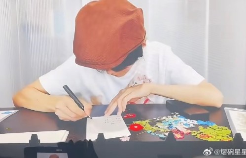 郝熠然这次亲手制作礼物的行为，为什么会被称为“内娱浪漫天花板”？|粉丝|情感|演唱会|曼谷|歌词