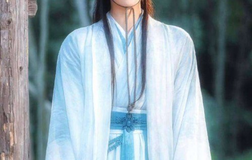 杨洋白衣路透惊艳全网!《不让江山》造型被赞公子世无双，网友:这才是古装天花板_角色_气质