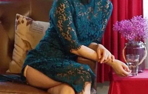 49岁已为人母多年的左小青，老戏骨演什么像什么，像熟透了的蜜桃