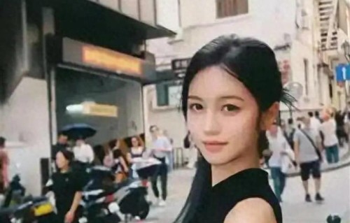 中传校花胡静怡杀疯了！艺考被擦妆5次，素颜照样美成视觉美神