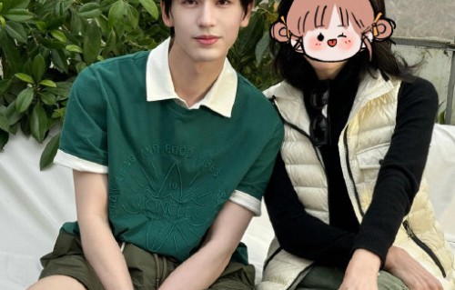 张凌赫腿伤行动不便仍相机不离手，粉丝心疼却赞其敬业|赵今麦|剧组|伤情|摄影|抽筋