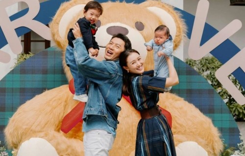 TVB小生晒古董法拉利与名表，减产后仍生活奢华，买4万吉他向老婆申请