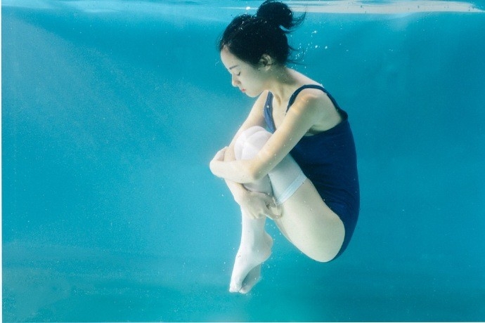 演员黄杨钿甜首次回应耳环风波|仿制品|成人礼|生育问题|谣言|违规