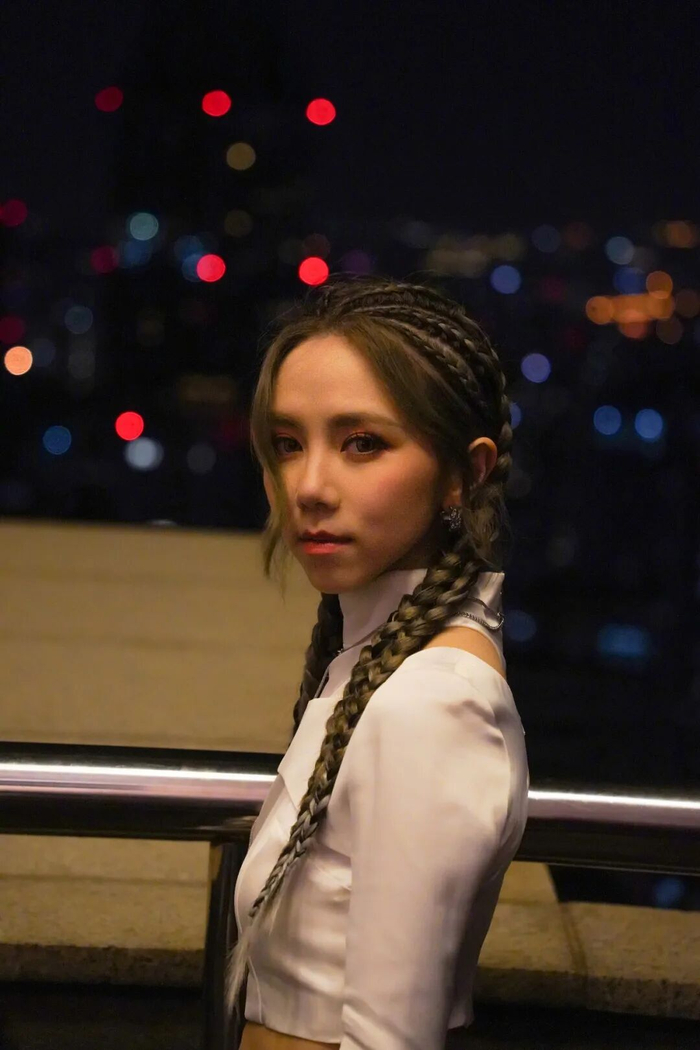 专辑《启示录》MV剧照，图源@GEM鄧紫棋