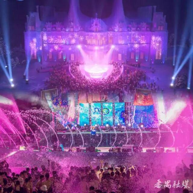 影片中的派对现场（上）和长隆水上乐园的电音派对（下） 图源：长隆景区